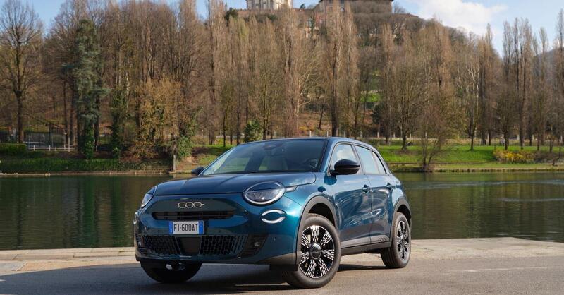 Fiat 600: arriva il Turbo 100 con cambio manuale | Prezzi e caratteristiche 