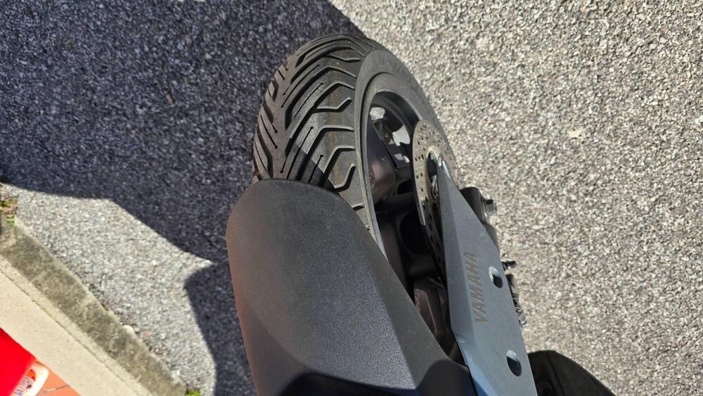 Yamaha X-Max 300 Tech Max (2021 - 24) (11)