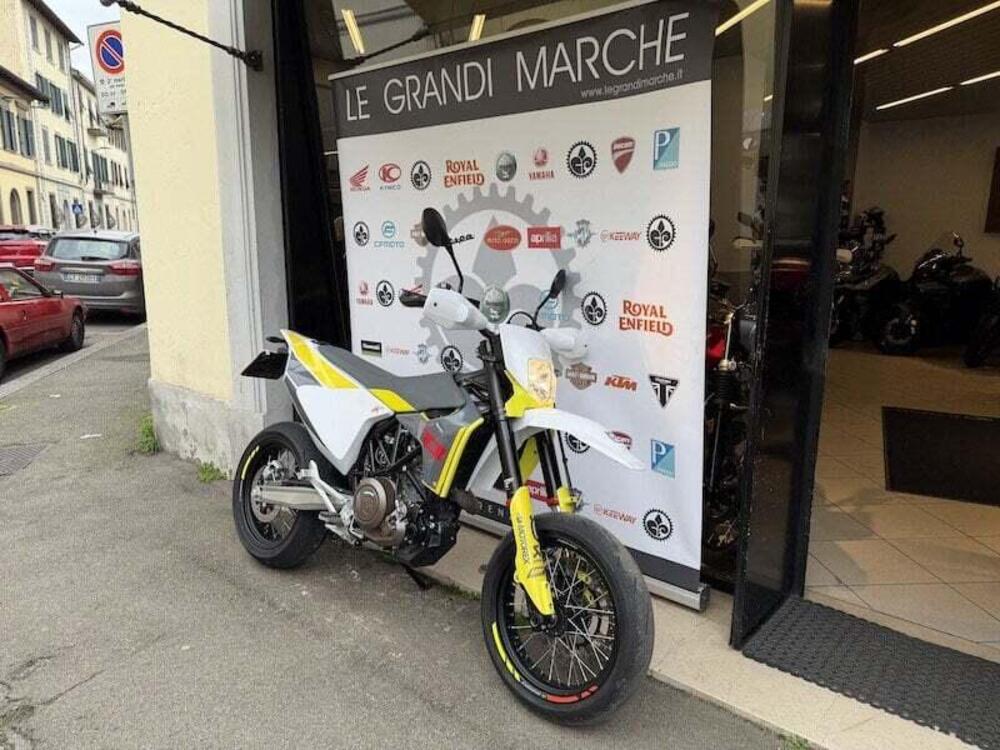 Husqvarna 701 Supermoto (2022) (14)