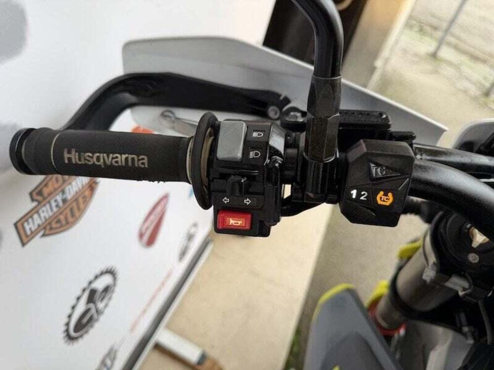 Husqvarna 701 Supermoto (2022) (19)