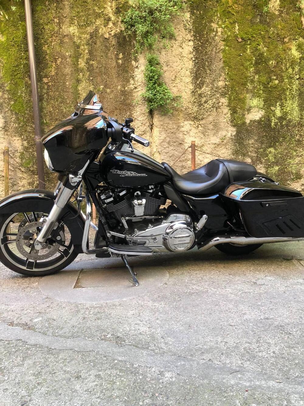 Harley-Davidson 107 Street Glide (2017 - 19) - FLHX (2)