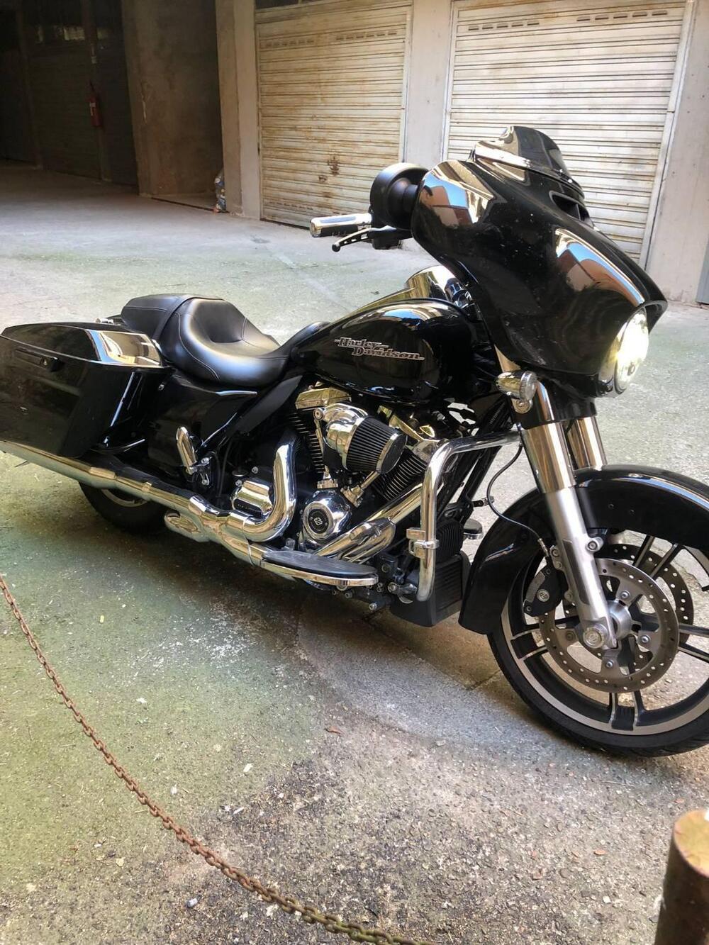 Harley-Davidson 107 Street Glide (2017 - 19) - FLHX (3)