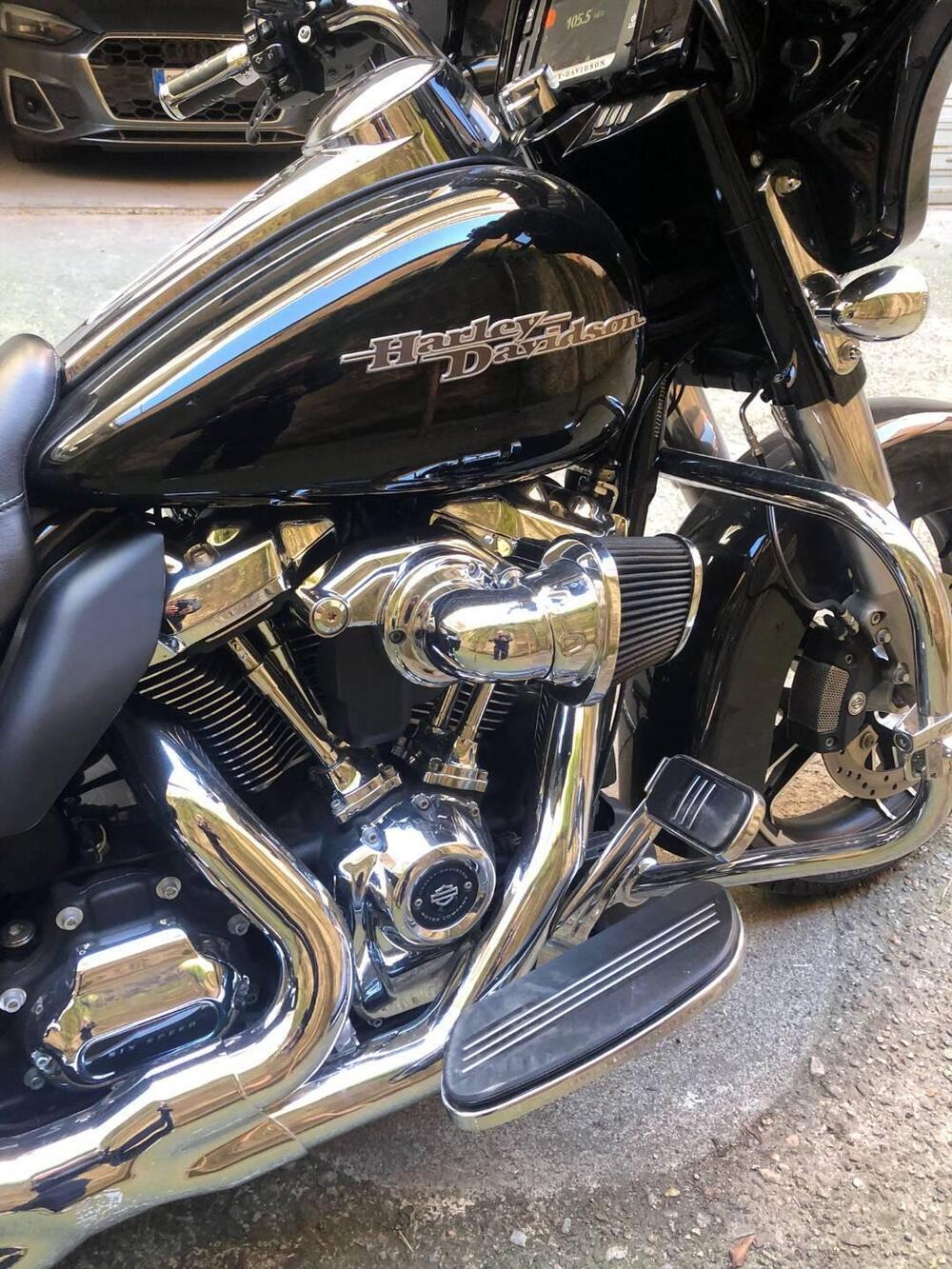 Harley-Davidson 107 Street Glide (2017 - 19) - FLHX (4)