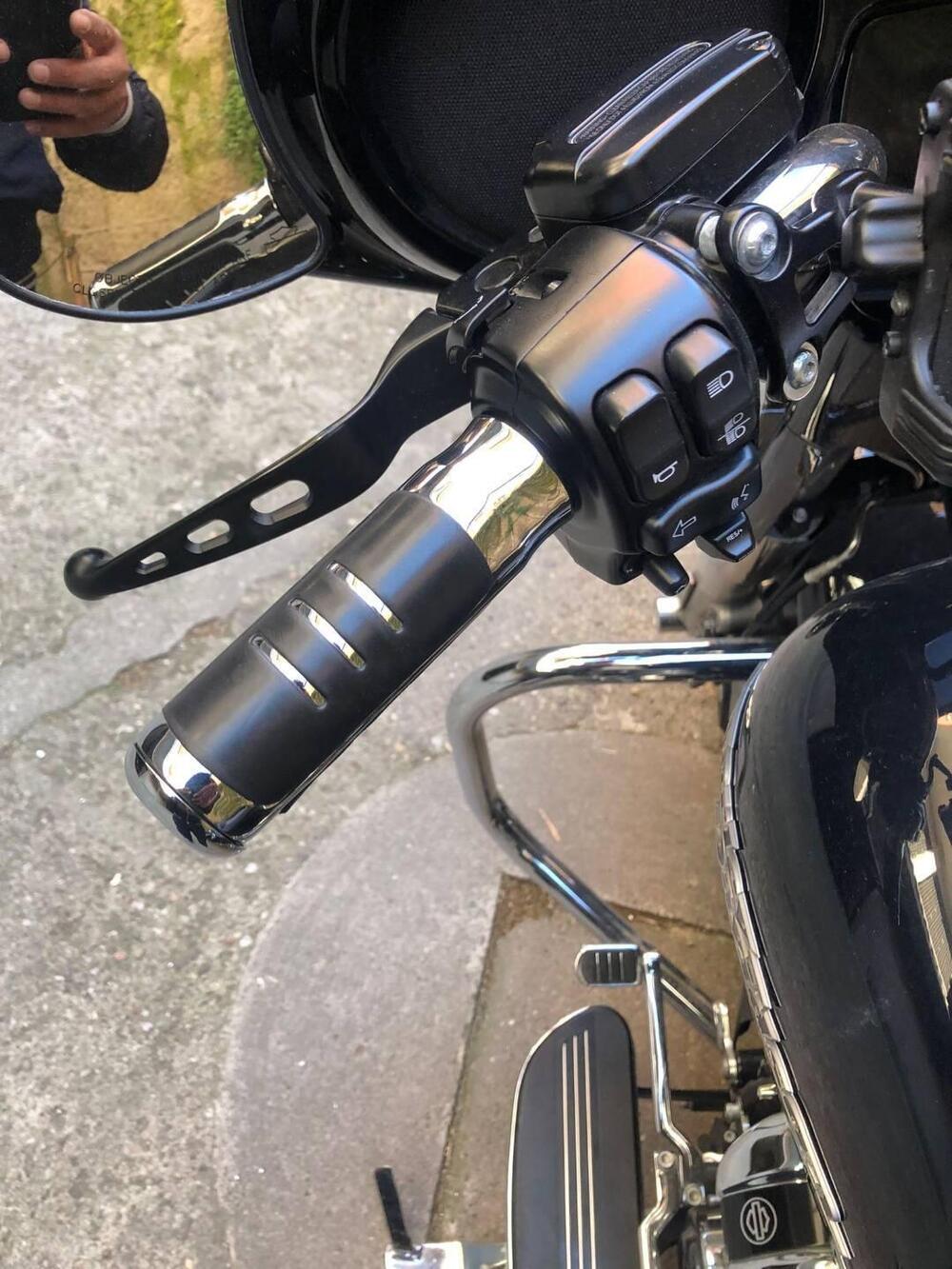 Harley-Davidson 107 Street Glide (2017 - 19) - FLHX (11)