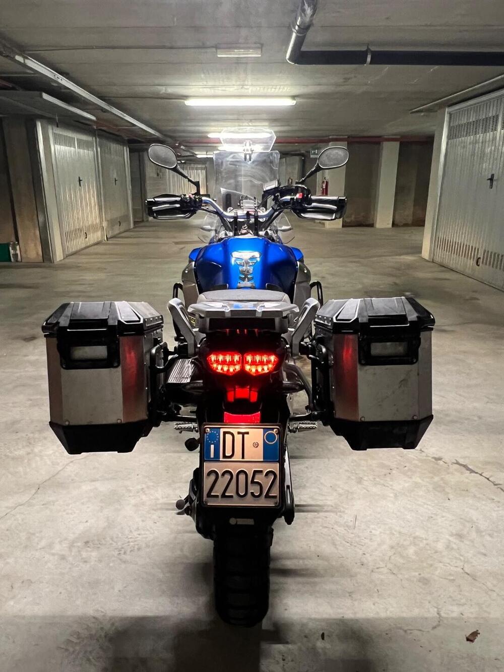 Yamaha XT1200Z Super Ténéré First Edition (2010 - 11) (11)