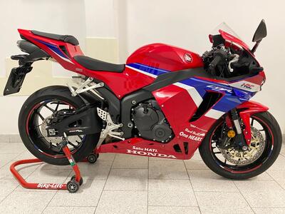 Honda CBR 600 RR (2024 - 26) usata