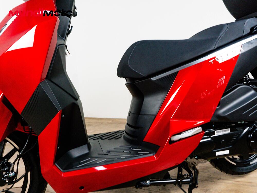 Peugeot Tweet 125 FL GT (2025 - 26) (9)