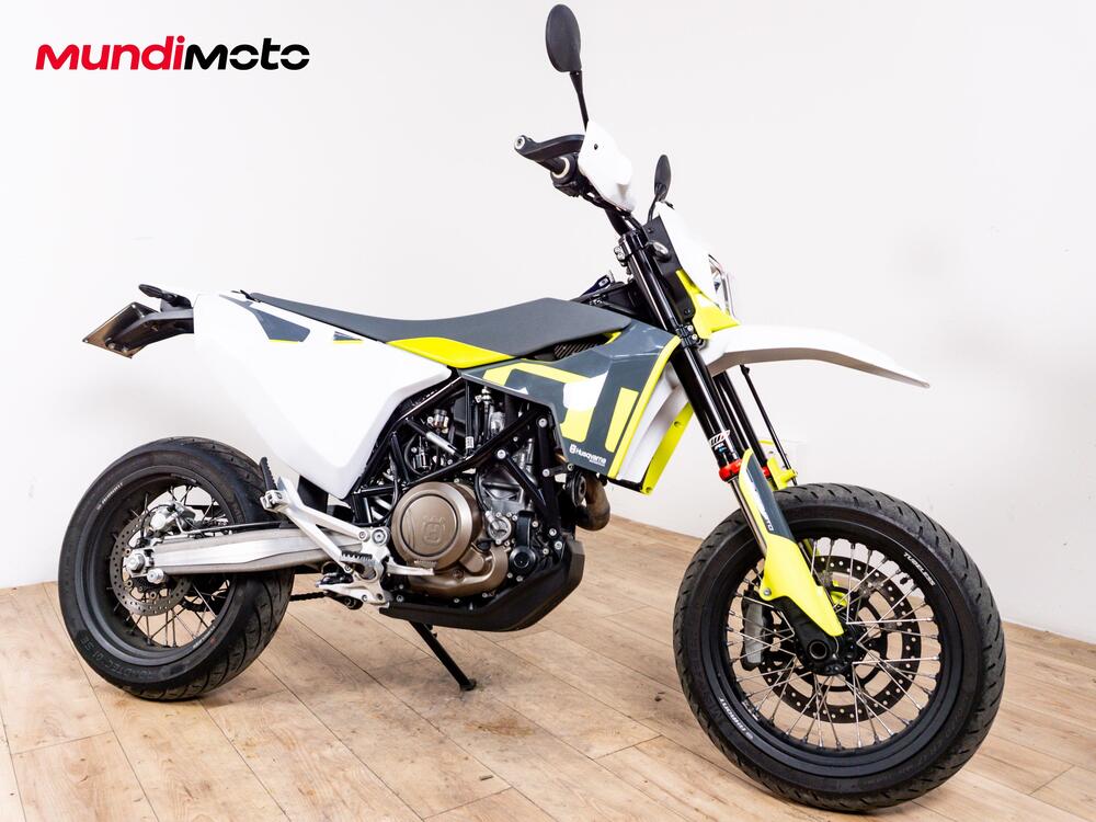 Husqvarna 701 Supermoto (2022) (2)