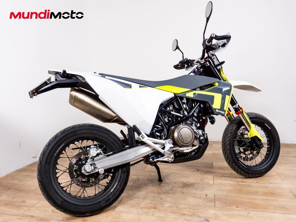 Husqvarna 701 Supermoto (2022) (3)