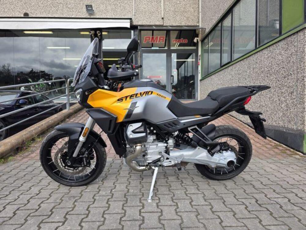 Moto Guzzi Stelvio (2024 - 26) (4)