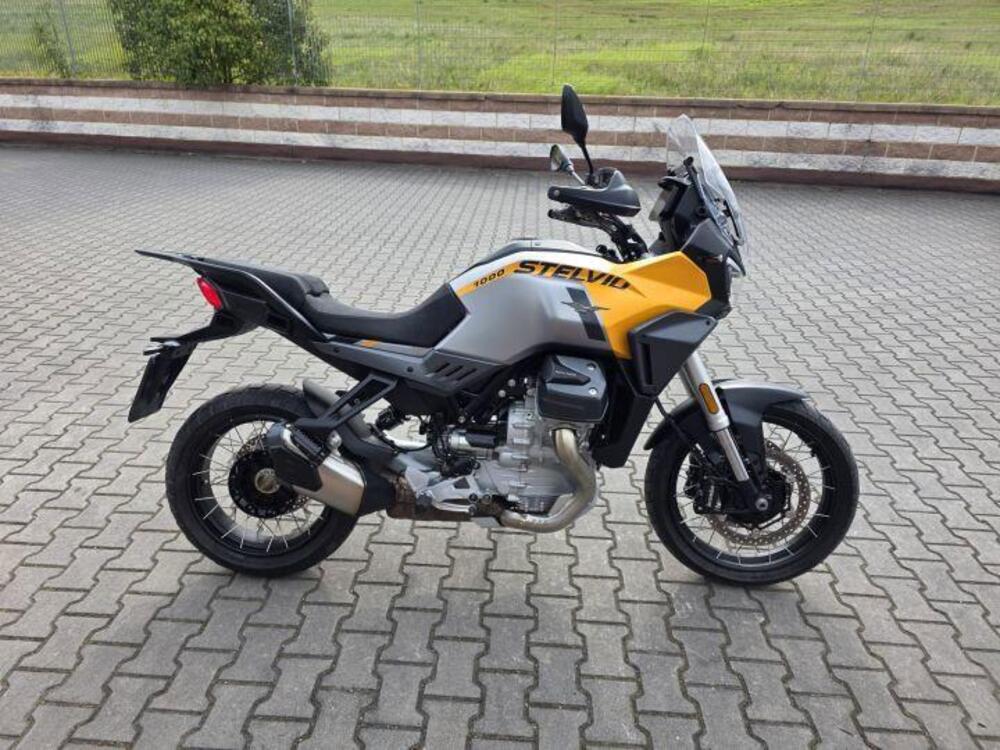 Moto Guzzi Stelvio (2024 - 26) (3)