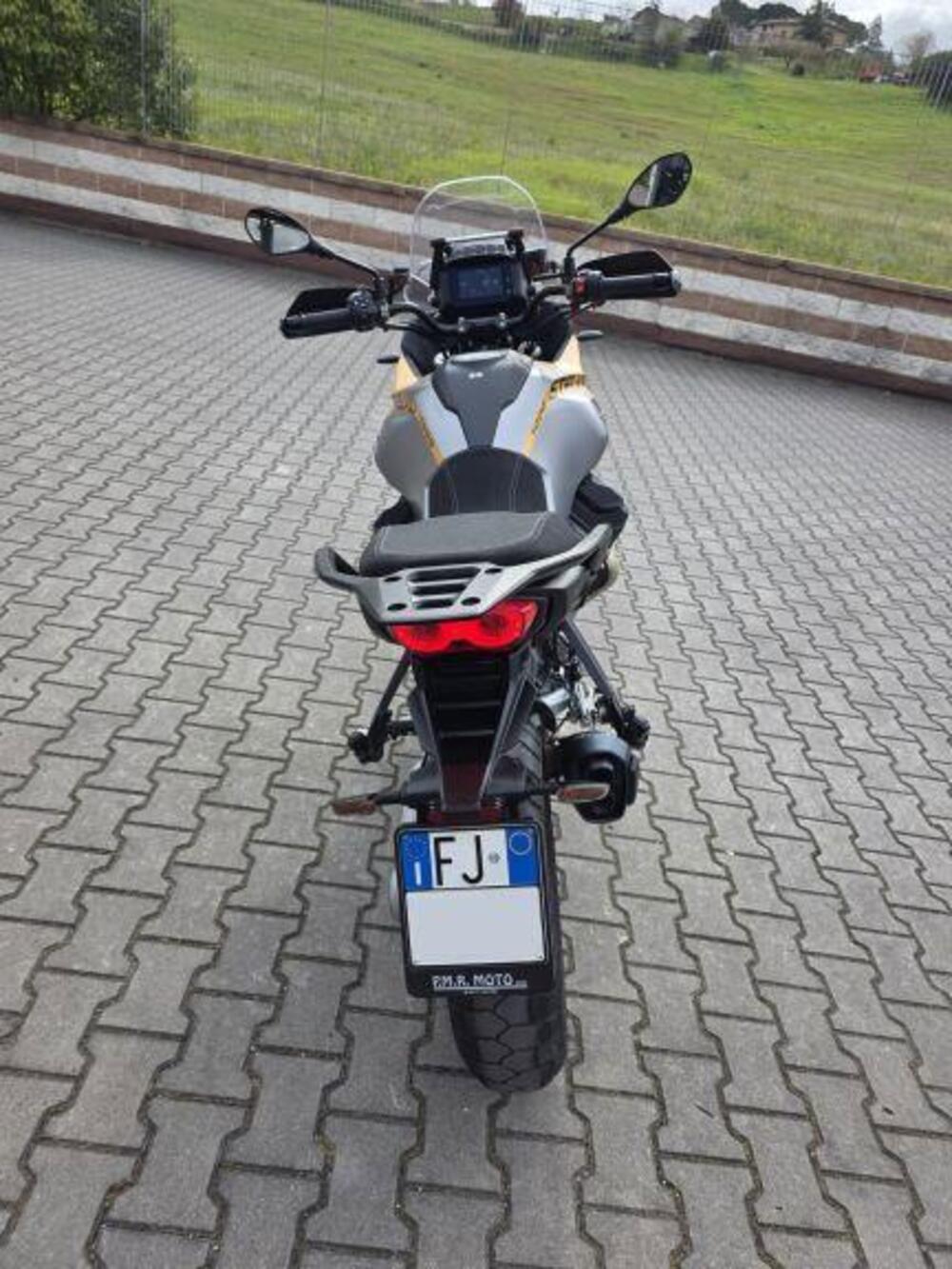 Moto Guzzi Stelvio (2024 - 26) (6)