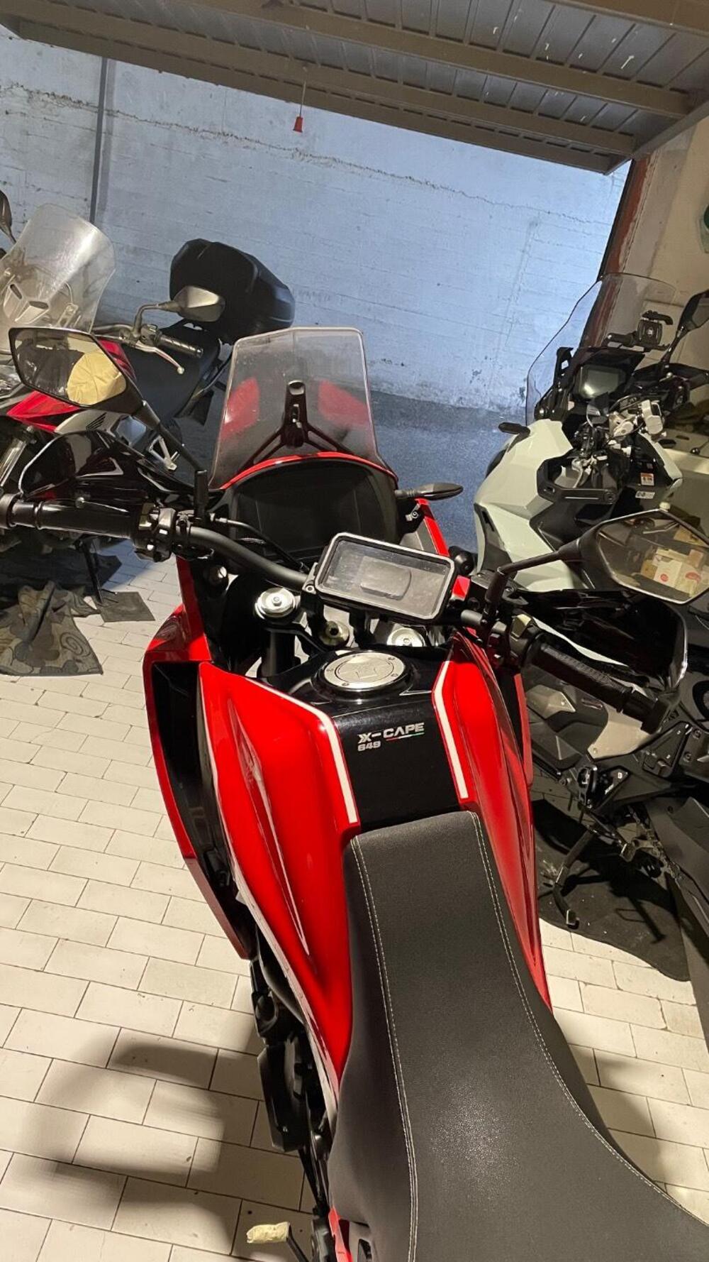 Moto Morini X-Cape 650 Gold Wheels Edition (2022 - 26) (7)