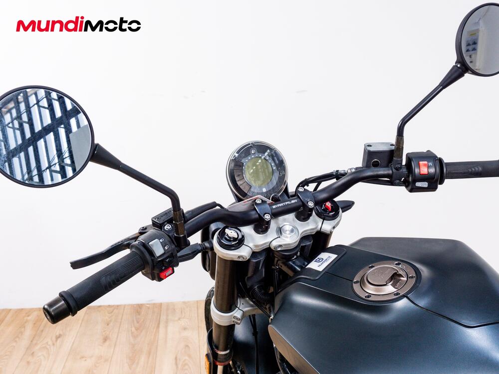 Husqvarna Svartpilen 701 (2019) (11)