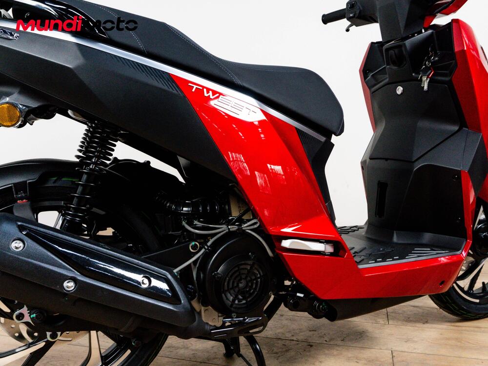 Peugeot Tweet 125 FL GT (2025 - 26) (4)