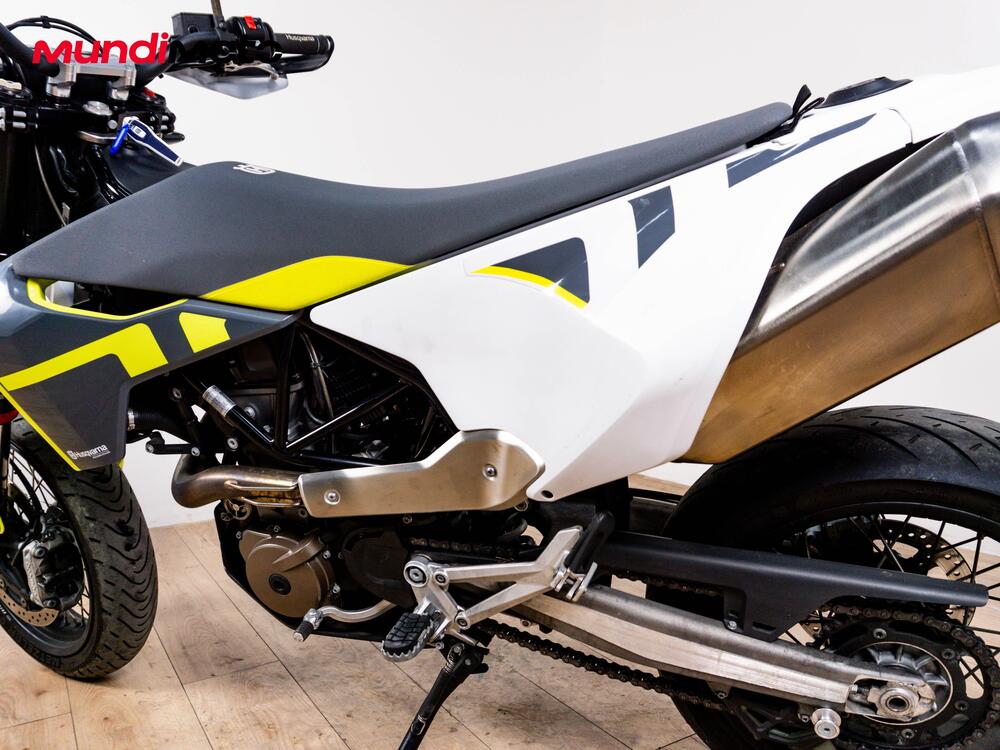 Husqvarna 701 Supermoto (2022) (10)