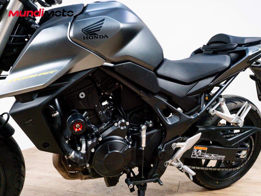 Honda CB 750 Hornet (2025) (9)