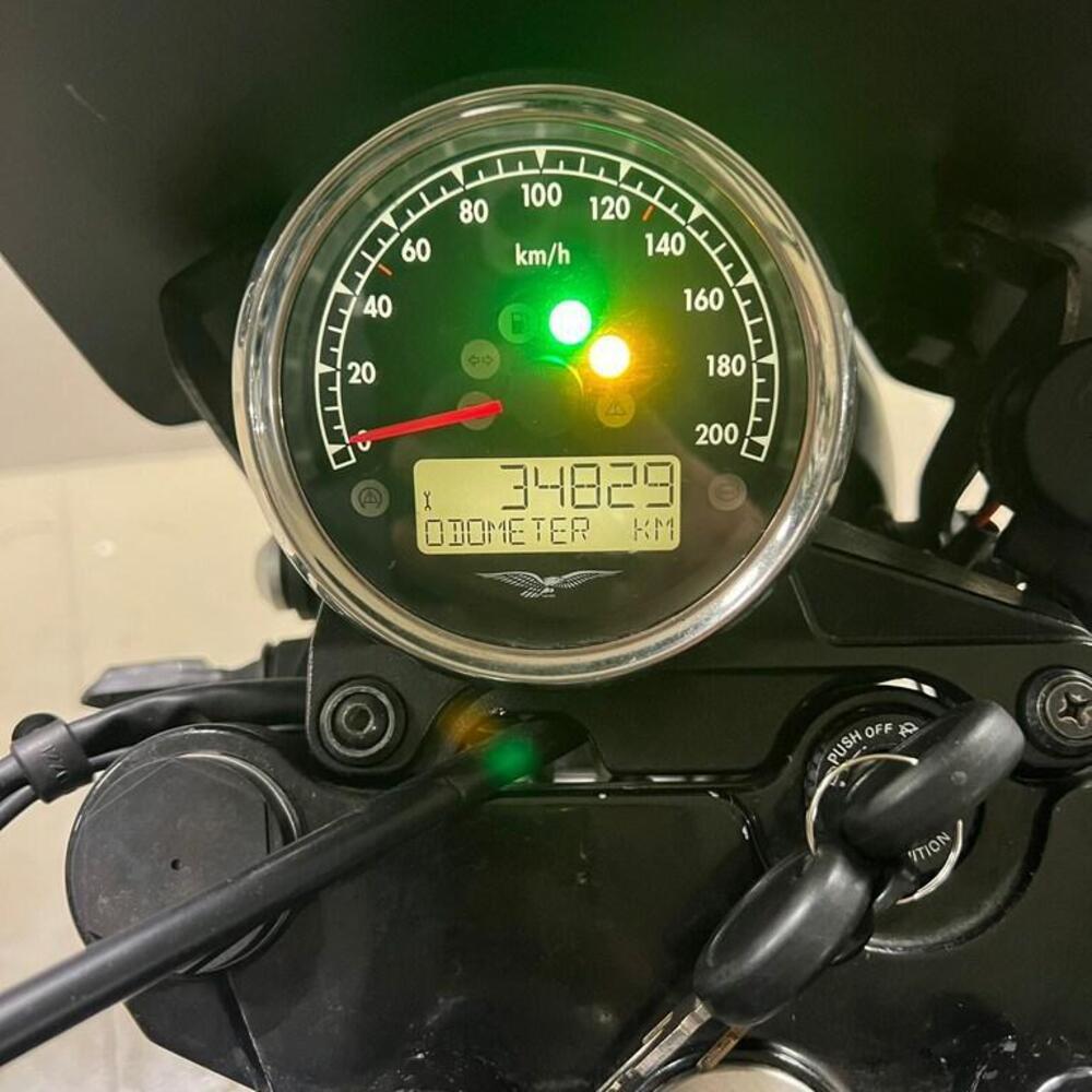 Moto Guzzi V7 III Rough (2018 - 20) (5)