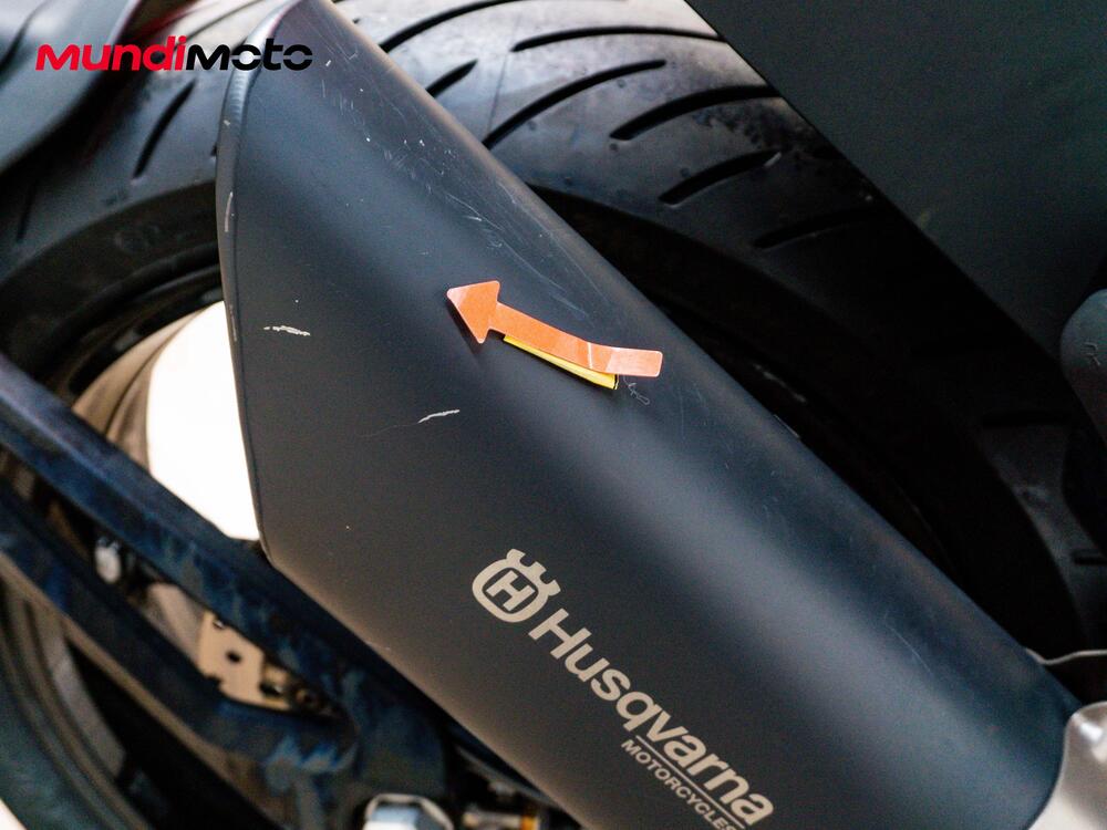 Husqvarna Svartpilen 701 (2019) (18)