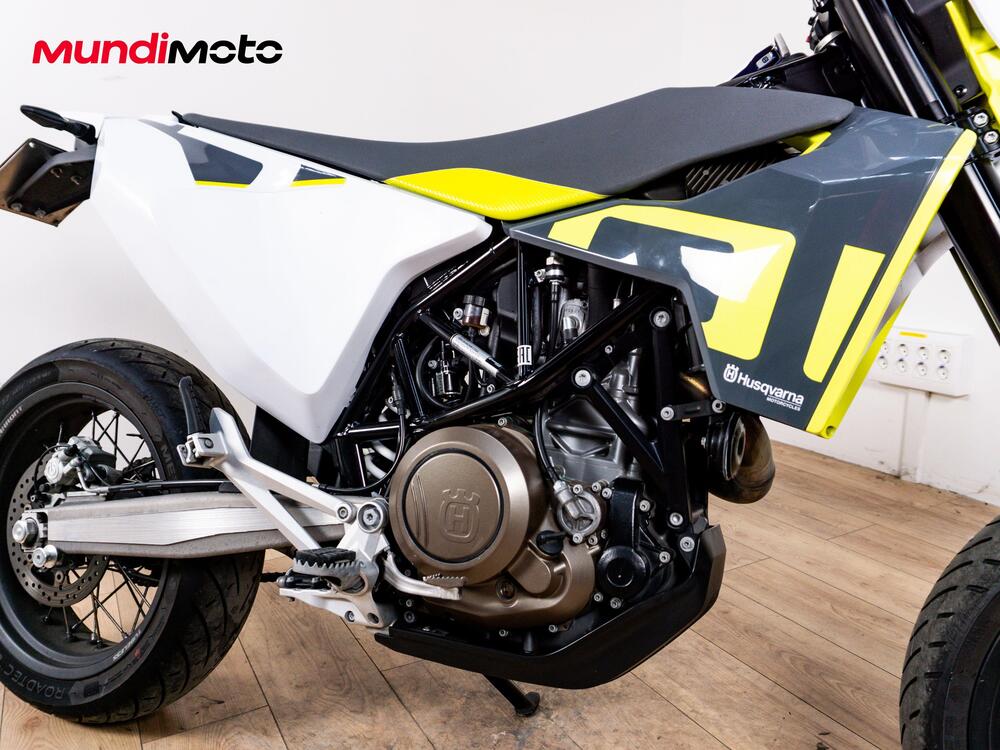 Husqvarna 701 Supermoto (2022) (4)