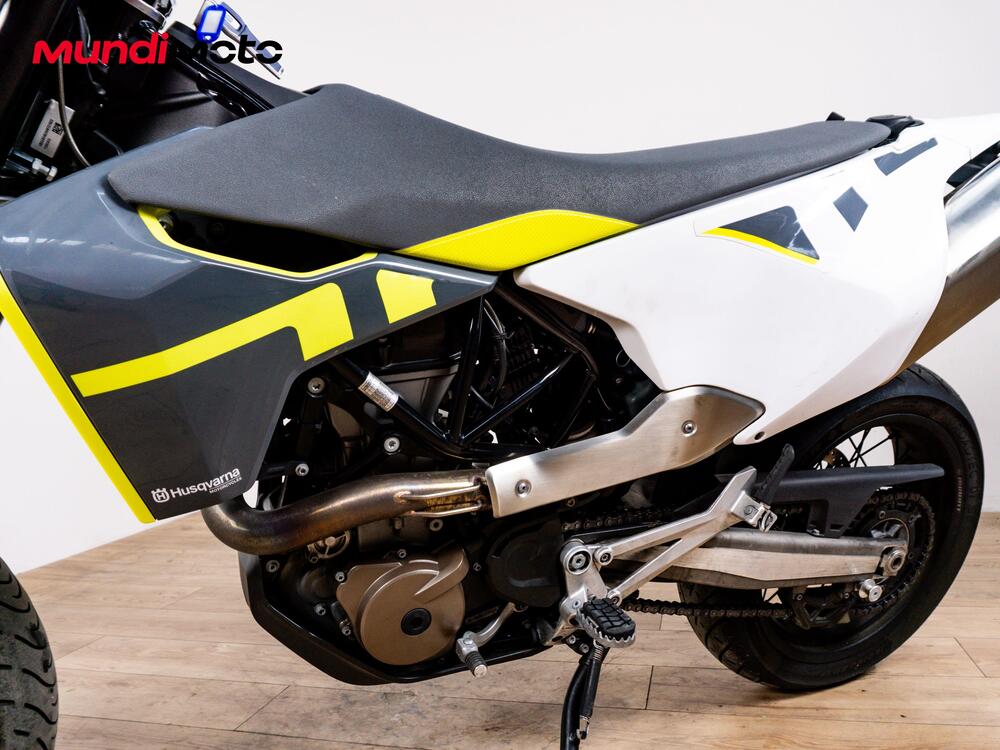 Husqvarna 701 Supermoto (2022) (7)