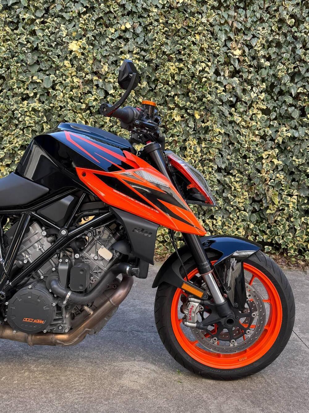 KTM 1290 Super Duke R (2019) (2)