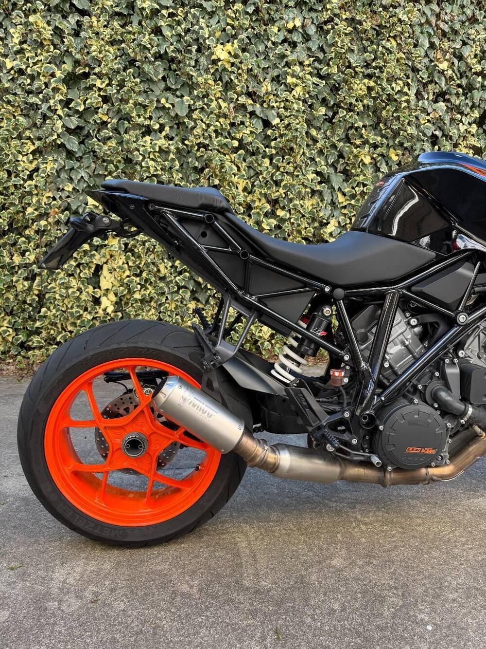 KTM 1290 Super Duke R (2019) (3)