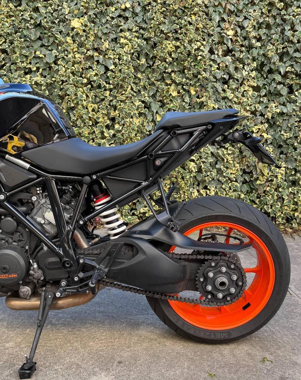 KTM 1290 Super Duke R (2019) (8)