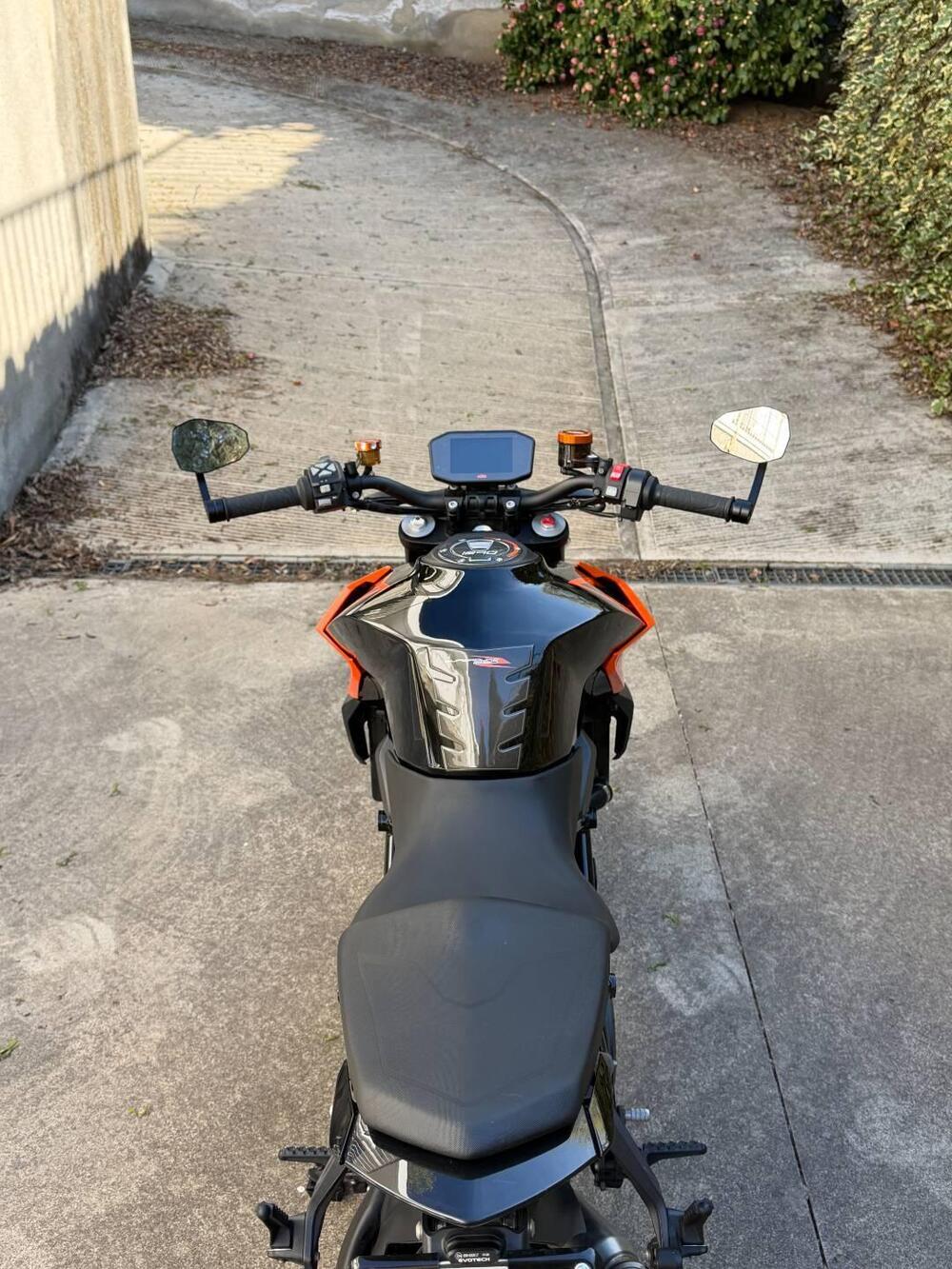KTM 1290 Super Duke R (2019) (11)