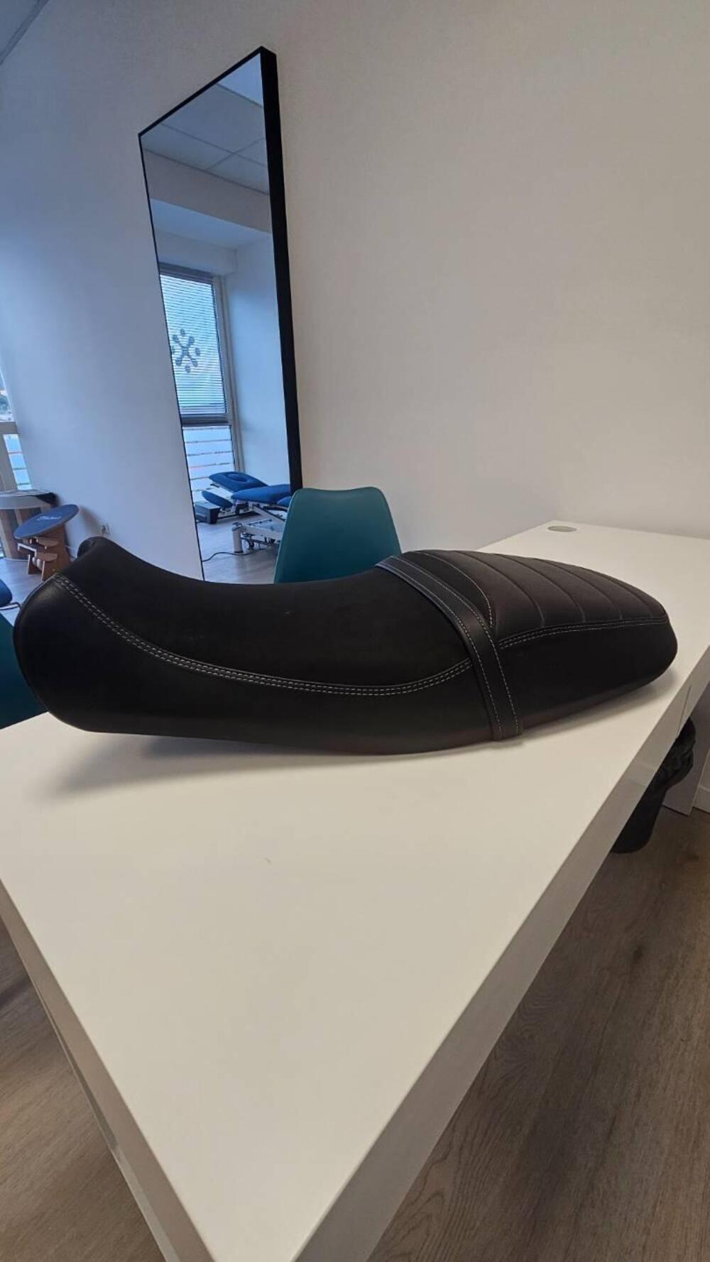 Sella originale moto guzzi V7 stone 2023 (2)