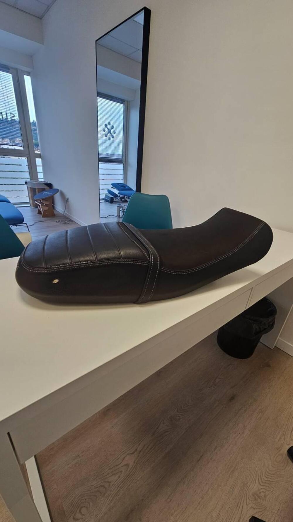 Sella originale moto guzzi V7 stone 2023 (5)