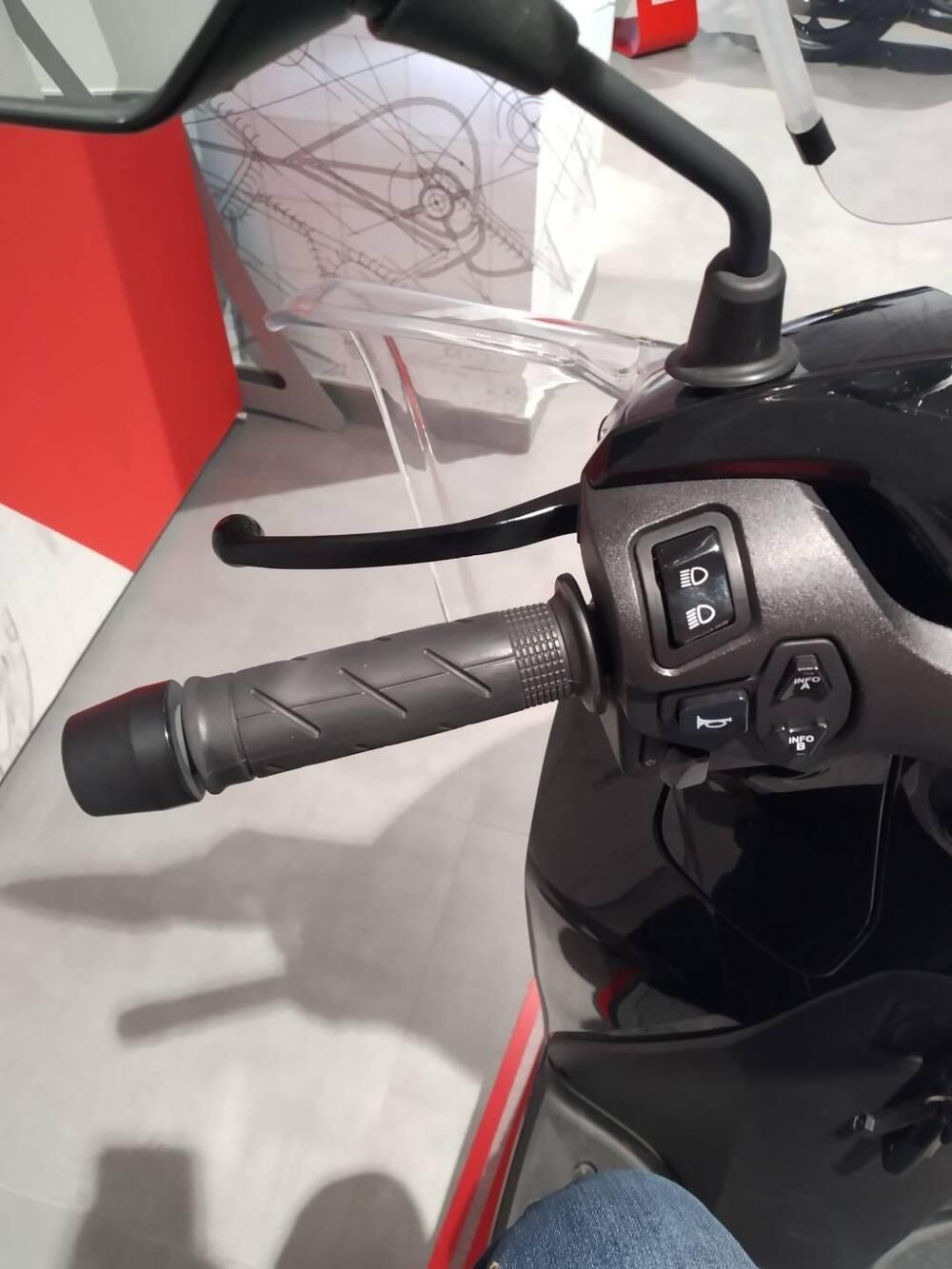 Honda SH 350i GT (2025 - 26) (3)