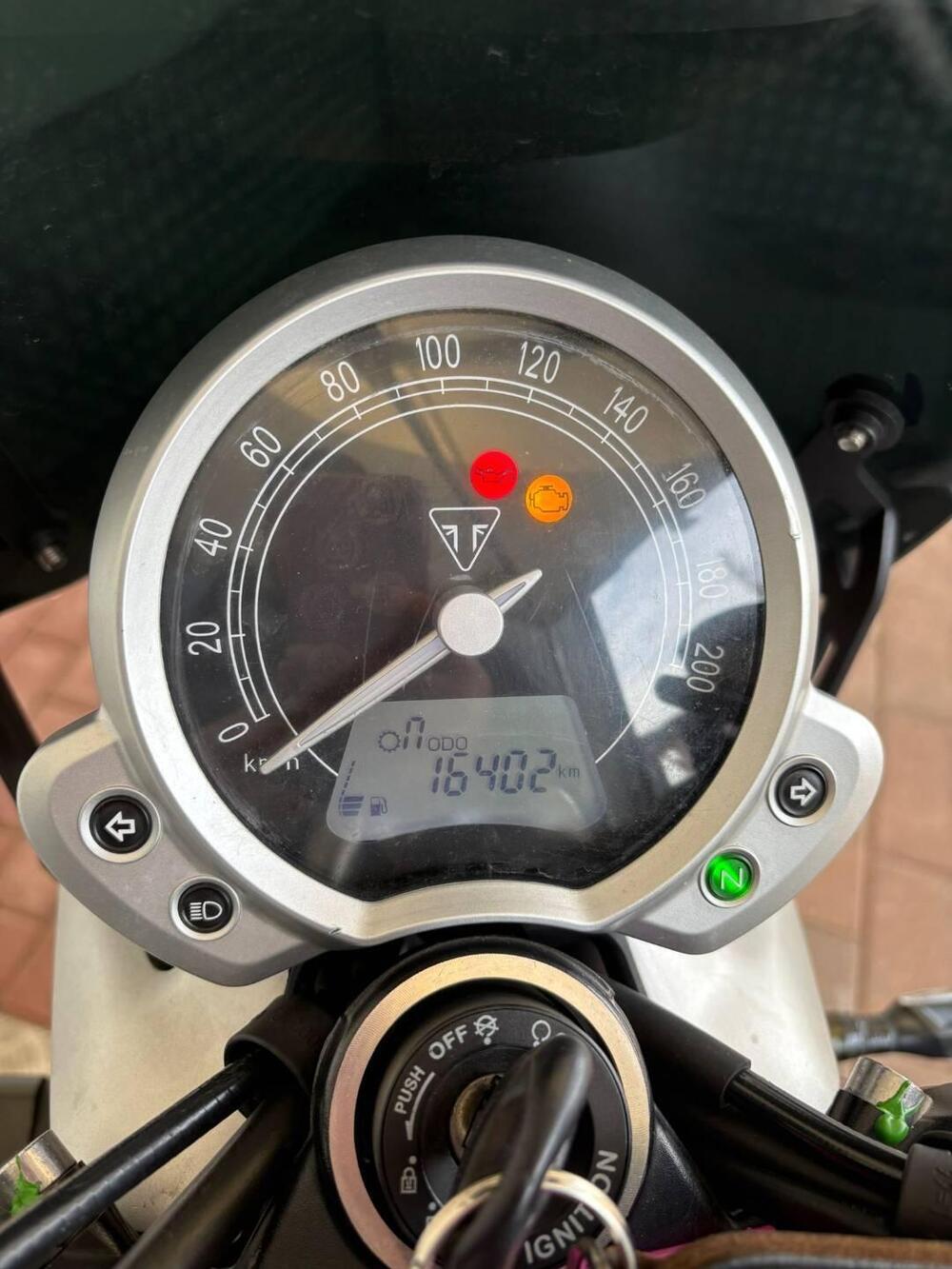 Triumph Street Twin 900 (2016) (20)