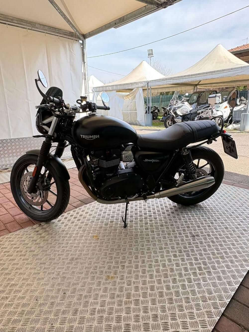 Triumph Street Twin 900 (2016) (3)