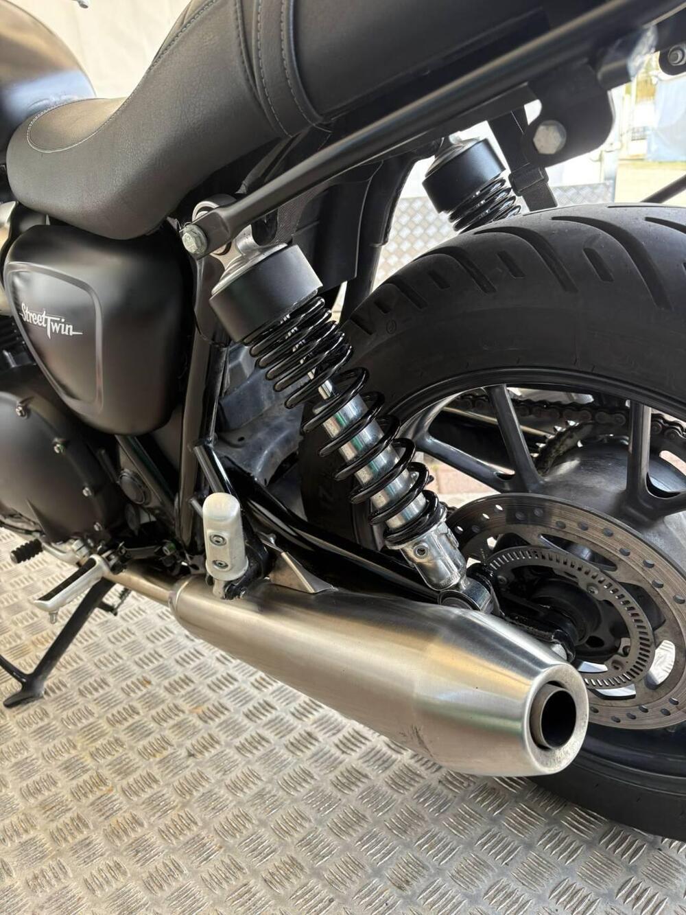 Triumph Street Twin 900 (2016) (9)