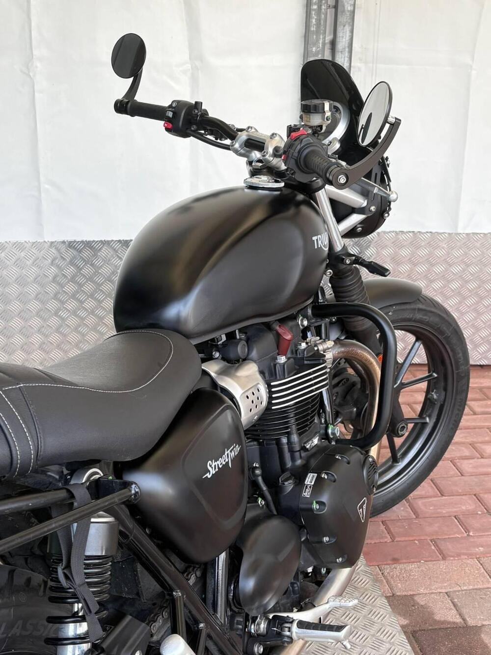 Triumph Street Twin 900 (2016) (10)