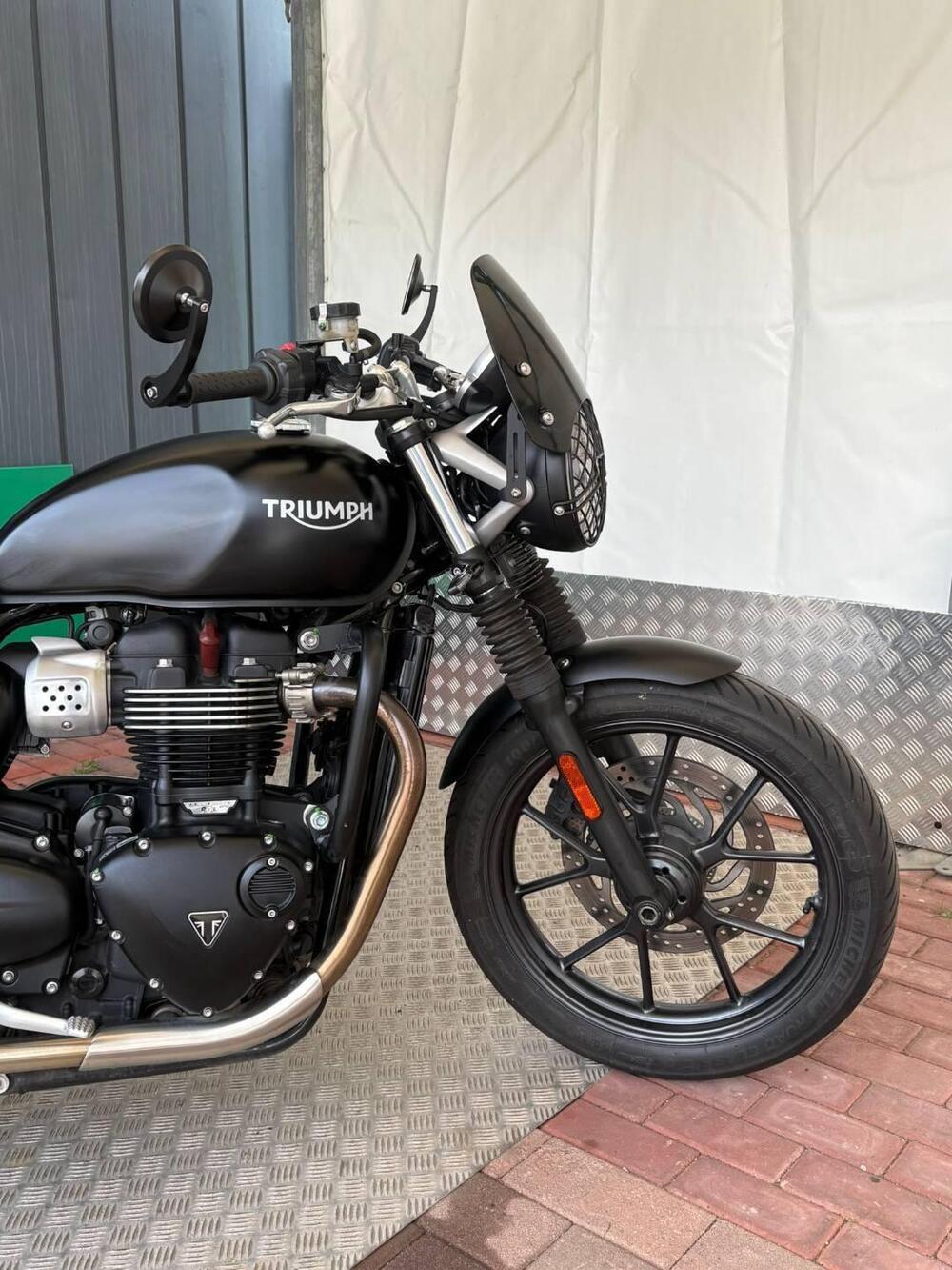 Triumph Street Twin 900 (2016) (11)