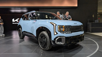 Kia Seltos 2027 debutta a New York: arriva per la prima volta la versione ibrida del SUV compatto