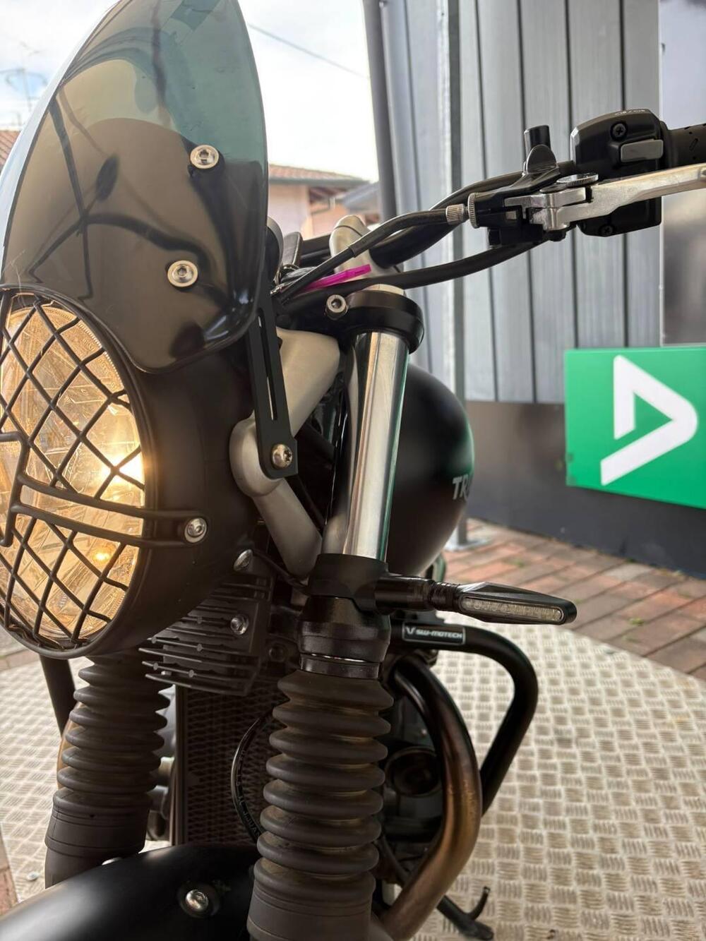 Triumph Street Twin 900 (2016) (13)