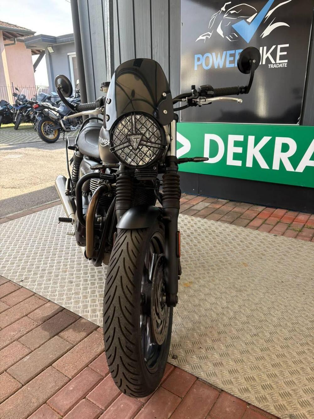 Triumph Street Twin 900 (2016) (7)