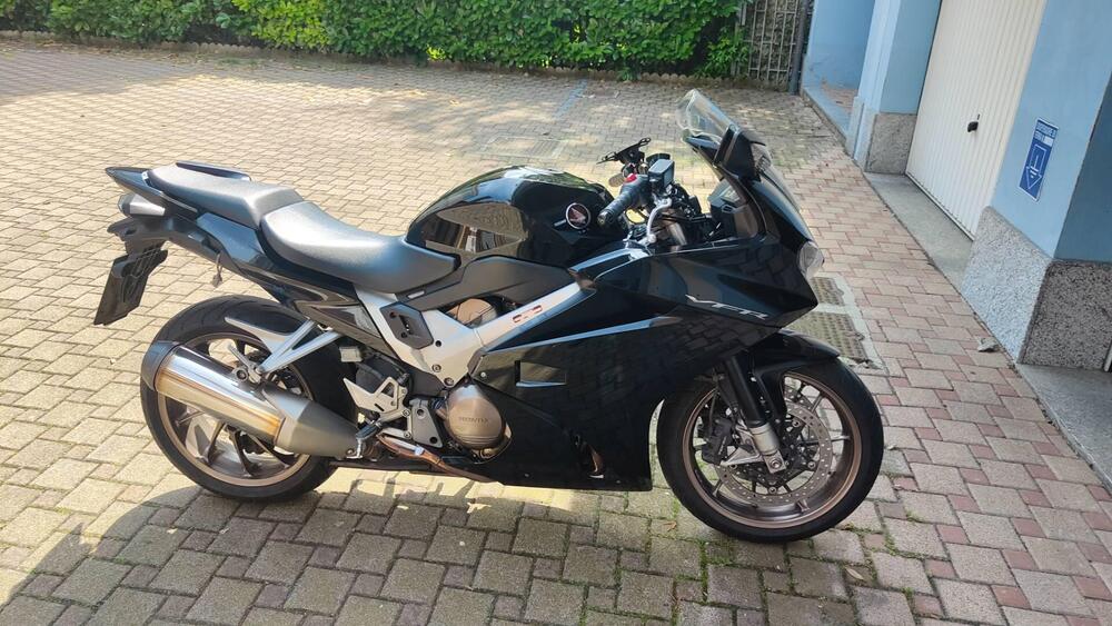 Honda VFR 800 F (2014 - 16) (5)