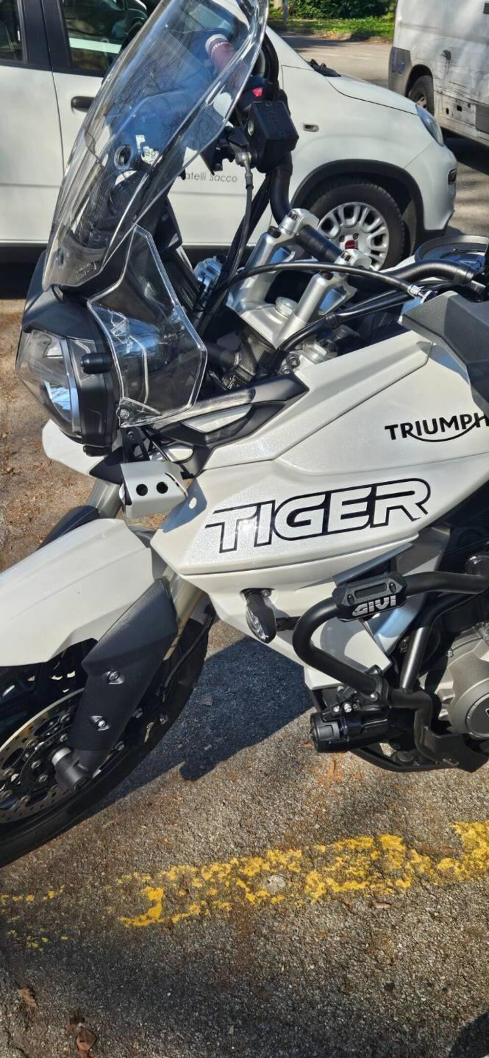 Triumph Tiger 800 XRt (2018 - 20) (2)