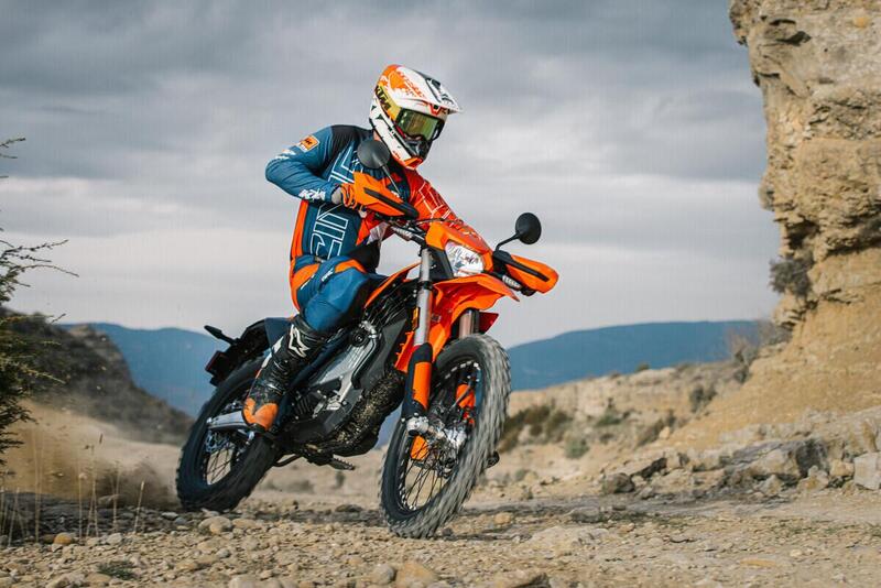 KTM Freeride E 2027, evoluzione tecnica e nuovi parametri prestazionali per l'elettrica da enduro
