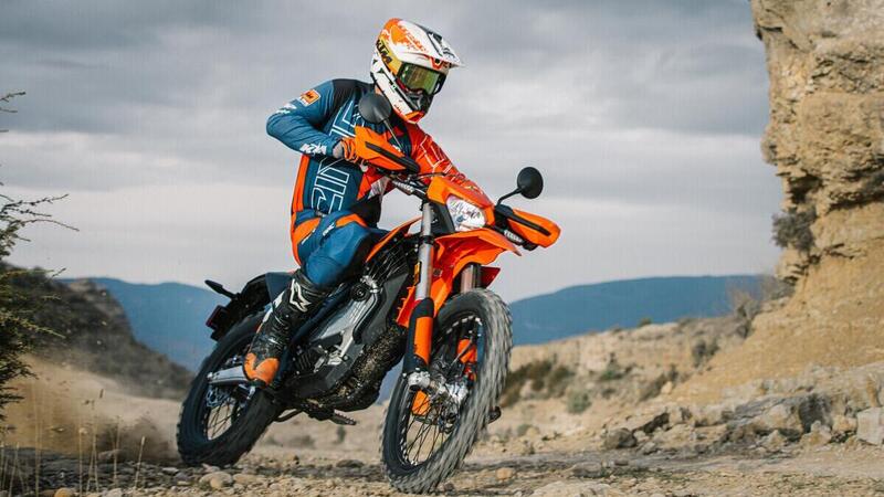 KTM Freeride E 2027, evoluzione tecnica e nuovi parametri prestazionali per l'elettrica da enduro