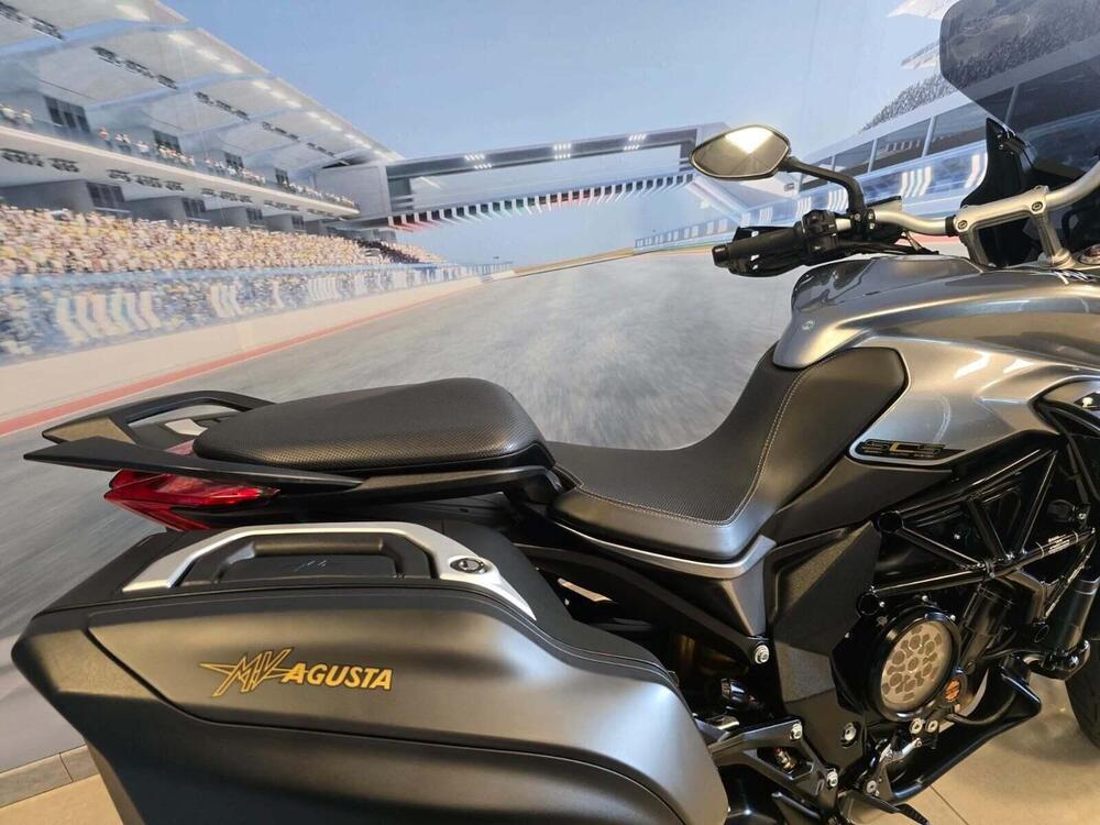 MV Agusta Turismo Veloce 800 Lusso SCS (2021 - 26) (20)