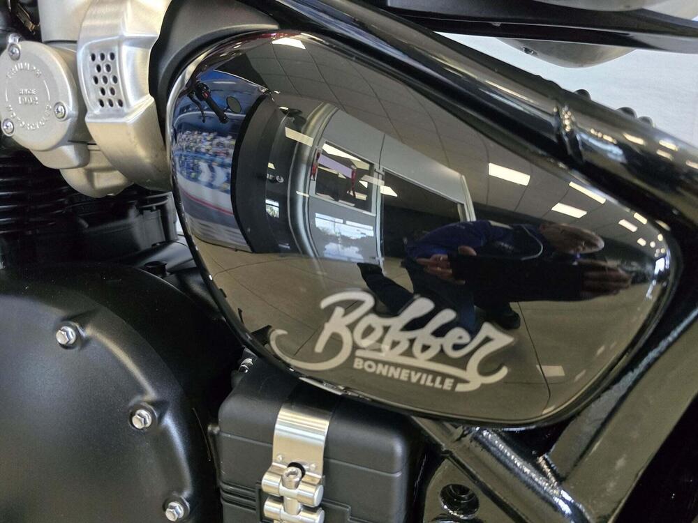 Triumph Bonneville Bobber 1200 (2021 - 25) (9)