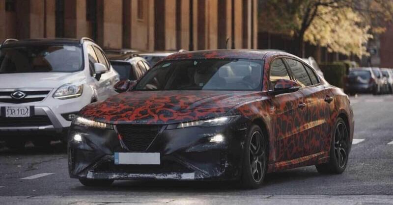 Le "foto spia" della nuova Alfa Romeo Giulia da Torino sono un falso: l'intelligenza artificiale inganna (quasi) tutti