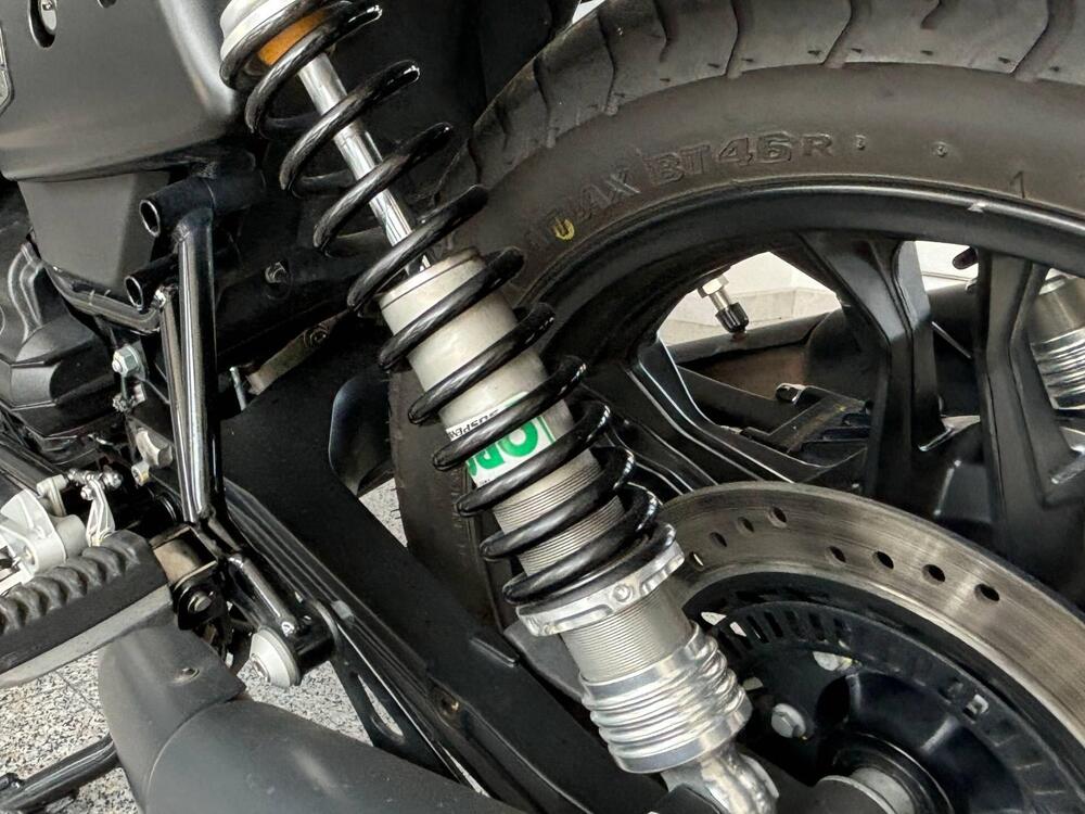 Moto Guzzi V7 III Stone Night Pack (2019 - 20) (13)