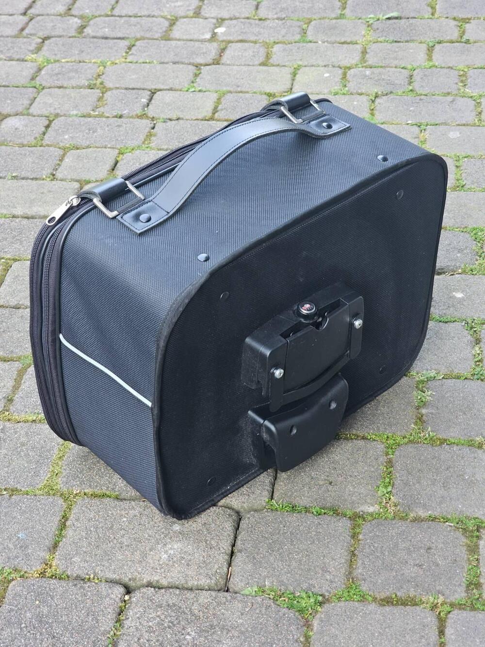 Moto Guzzi V7 III Milano (2018 - 20) (9)