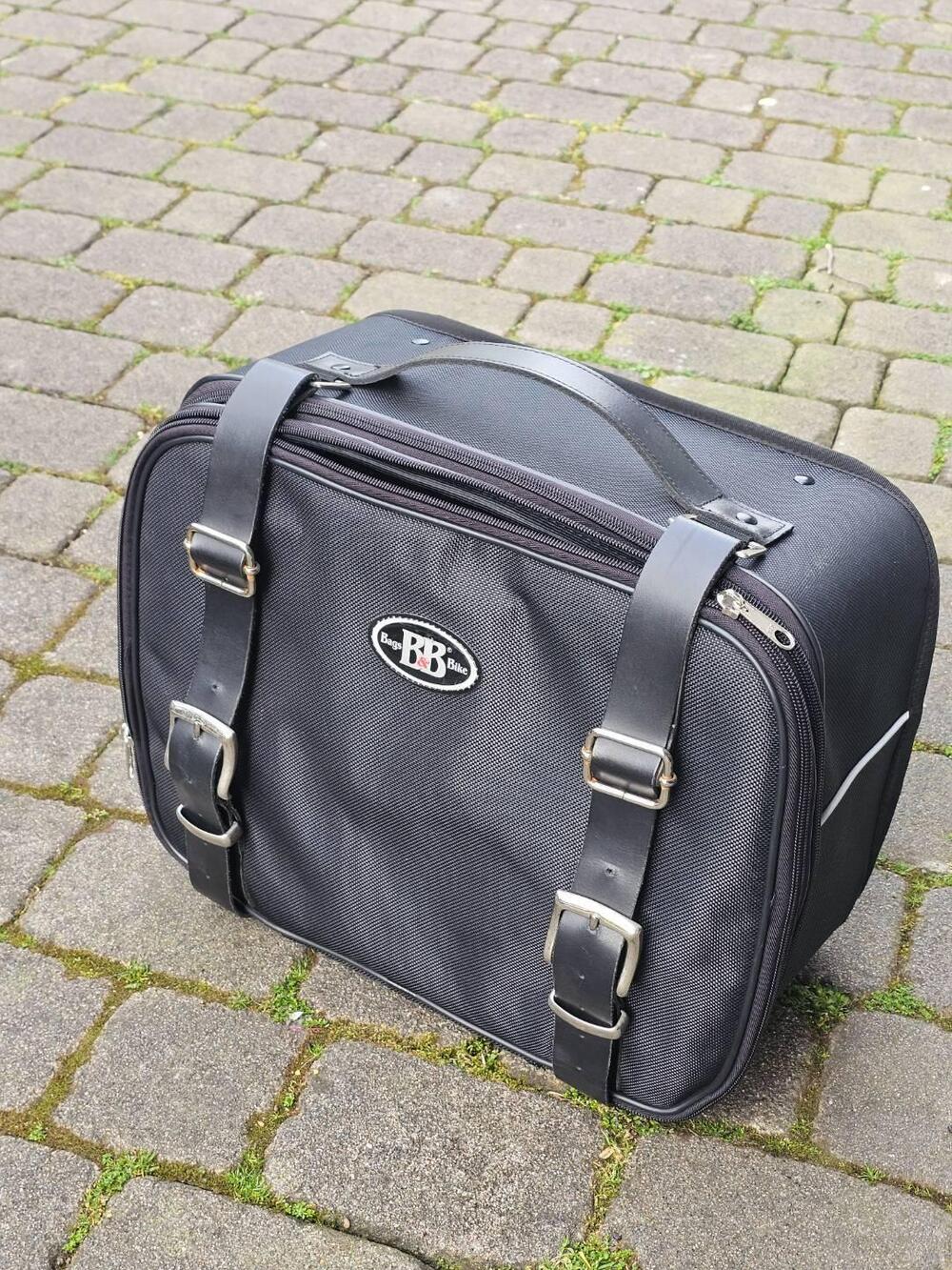 Moto Guzzi V7 III Milano (2018 - 20) (10)